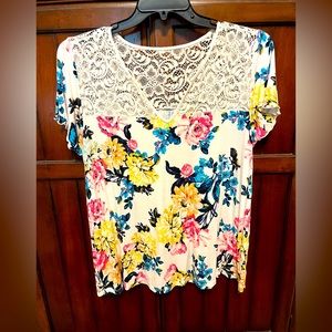 Torrid size 0 super soft top with lace detail, floral print
